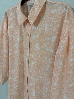 Cupio Peach & White Floral Swirl Button-Down Shirt